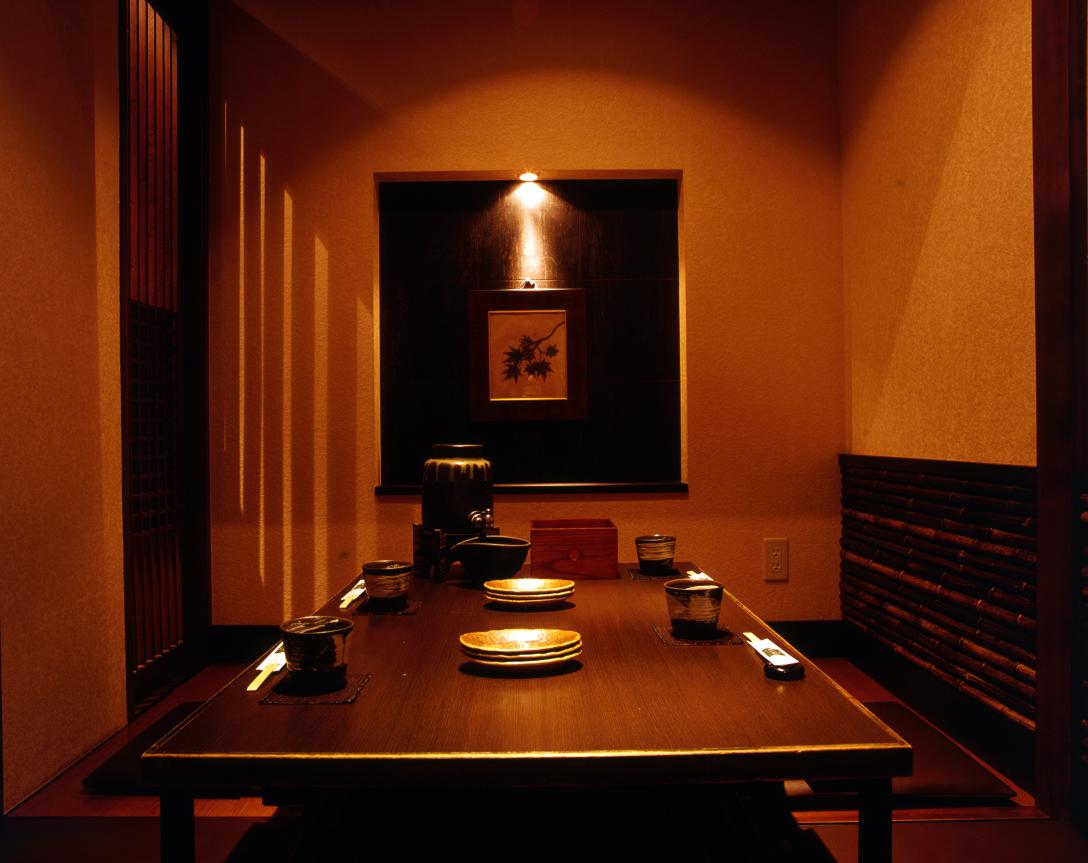 島唄流れる掘りごたつ個室♪ゆったりとした島時間を楽しんでください。