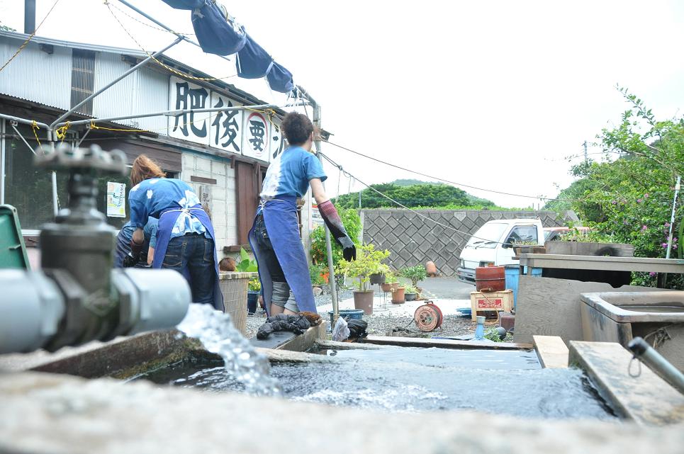 Ｔシャツやバックやエプロン・そしてのれんまで・・・奄美の泥で染めてきました♪