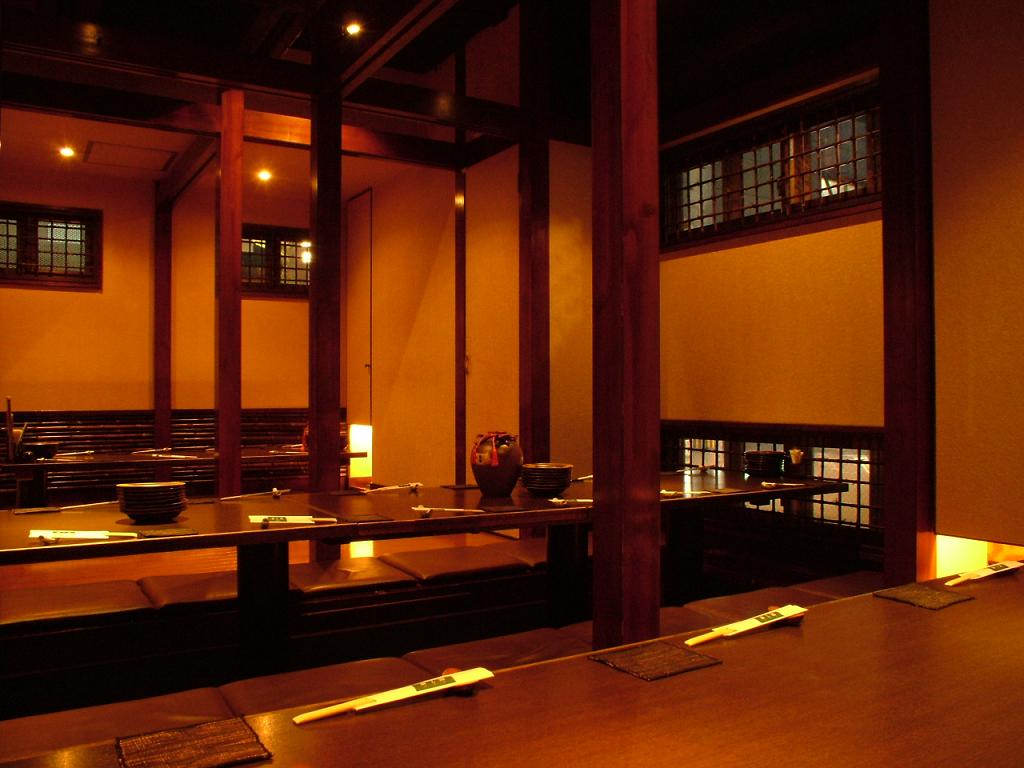 ２名様から３２名様までの掘りごたつ個室！ゆった〜り足を伸ばして島時間♪