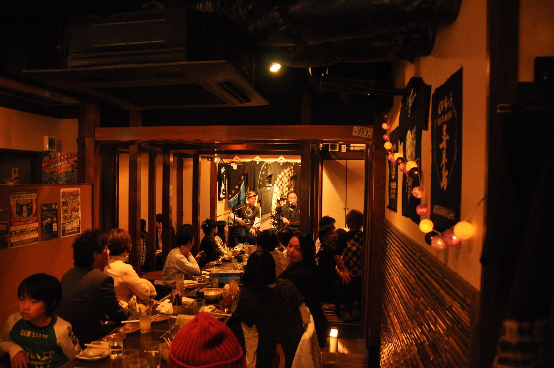 このあと、奄美伝統の鶏飯を食べて・・・島唄“六調”〆♪