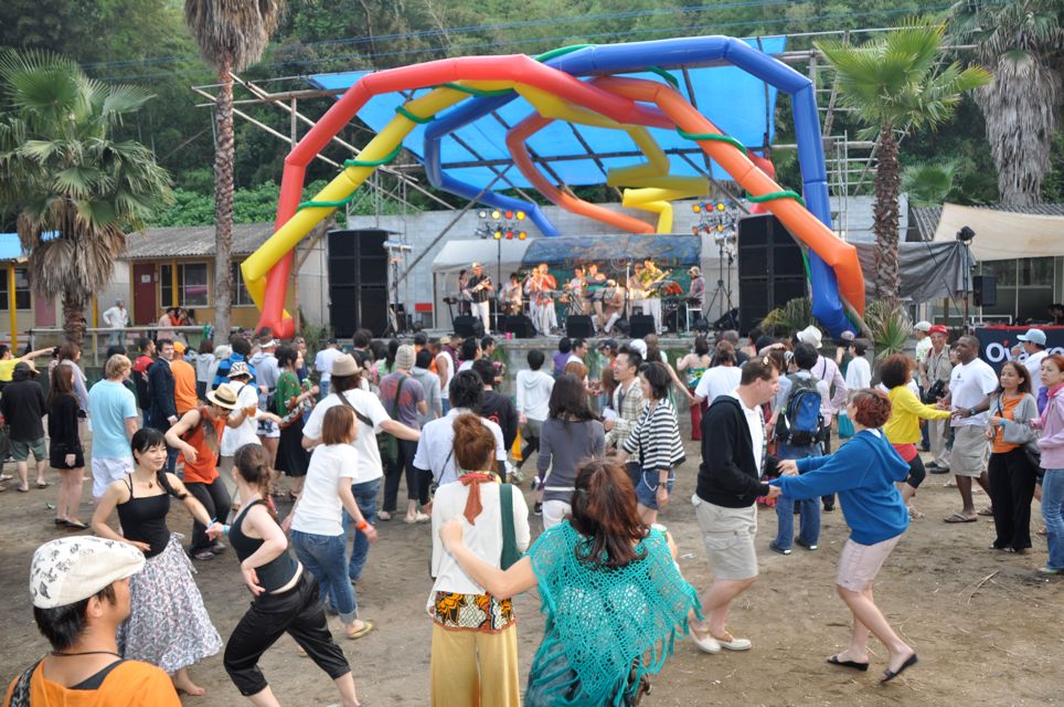 その中に、語久庵ブースが・・・“鶏飯”を“奄美”を広げます。