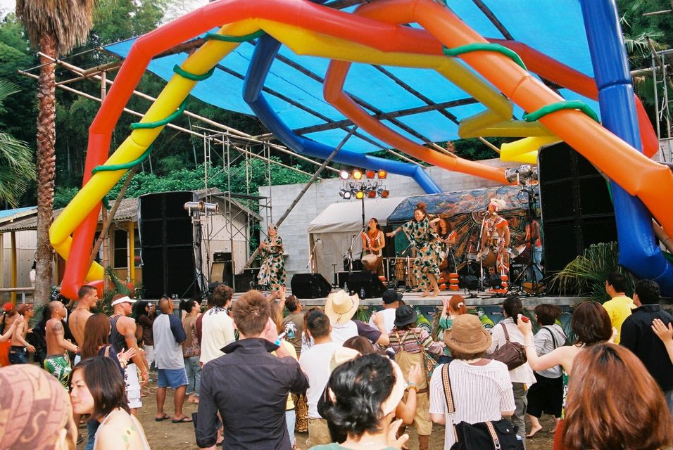 Beach Party！各国の料理や音楽を楽しみましょう！